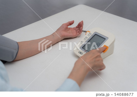 血圧測定 54088677