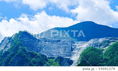 麓から見上げる武甲山 麓から見上げる武甲山 54091379