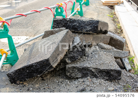 道路工事のアスファルト 54095576