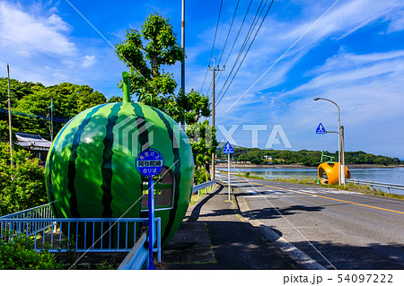 小長井町フルーツバス停 スイカ 長崎県諫早市小長井町 の写真素材