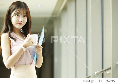 会社 オフィス 廊下 54098295