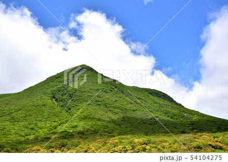くじゅう坊ガツルからの三俣山1745m くじゅう坊ガツルからの三俣山1745m 54104275