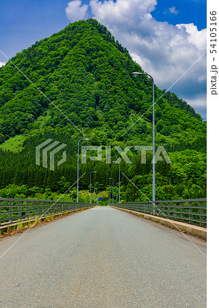 陸橋と山 陸橋と山 54105166