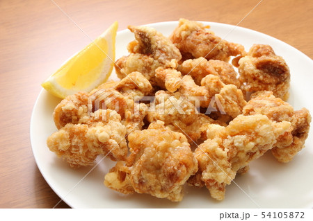 鶏肉の唐揚げ・レモン添え。 54105872
