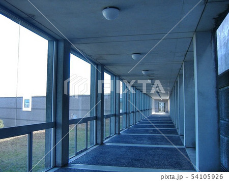 北九州市立美術館（本館）の回廊 54105926