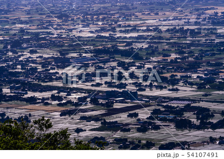 (富山県)医王山から望む、砺波の散居村・夜明け (富山県)医王山から望む、砺波の散居村・夜明け 54107491