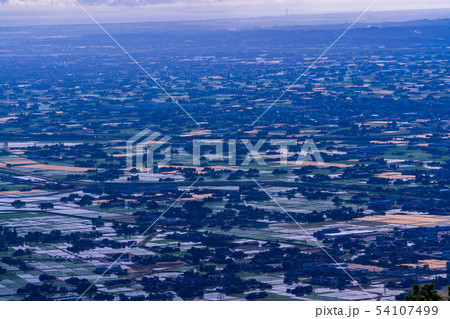 (富山県)医王山から望む、砺波の散居村・夜明け (富山県)医王山から望む、砺波の散居村・夜明け 54107499