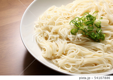 ひやむぎ(薬味は青ねぎ)。 54107886