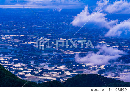 (富山県)医王山から望む、砺波の散居村 夜明け (富山県)医王山から望む、砺波の散居村 夜明け 54108699