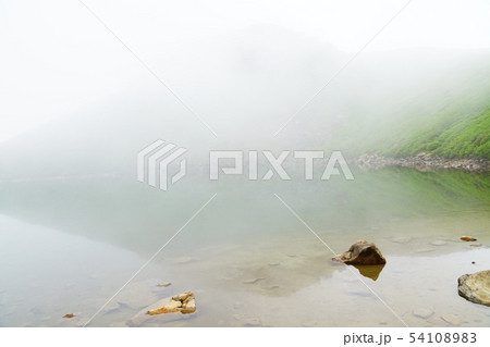 九重連山　ガスの中岳御池 54108983
