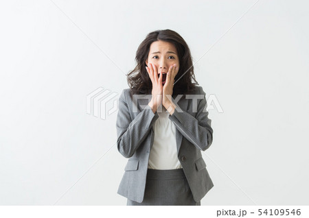 働く女性　失敗、寝坊 54109546