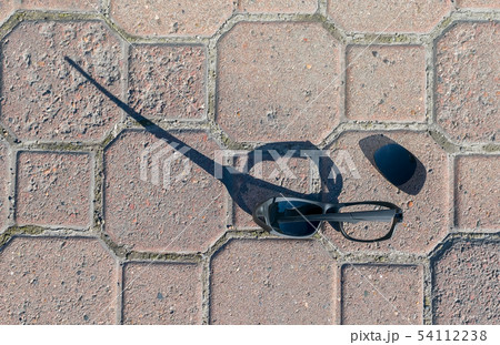 the broken sunglasses 54112238