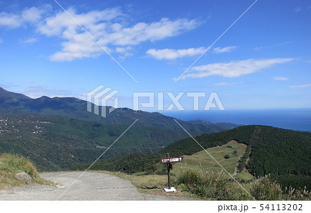 青空と海と高原と　蒼い絶景　大海原 54113202