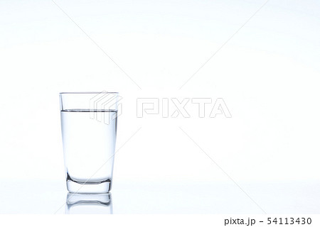 コップの水 コップの水 54113430
