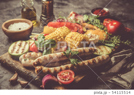 Barbeque sausages with vegetables 54115514