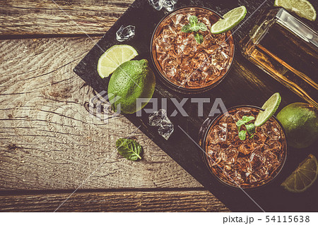 Download Rum and cola cocktail in glassesの写真素材 54115638 - PIXTA