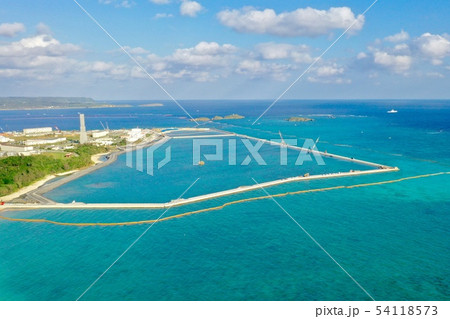 辺野古基地の土砂埋め立て開始 辺野古基地の土砂埋め立て開始 54118573