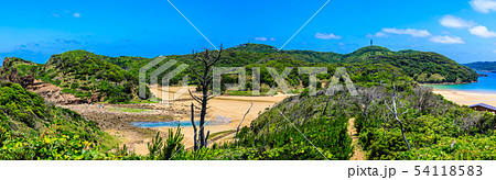 辰ノ島(見返り坂から海水浴場の眺め) パノラマ 【長崎県壱岐市】 辰ノ島(見返り坂から海水浴場の眺め) パノラマ 【長崎県壱岐市】 54118583