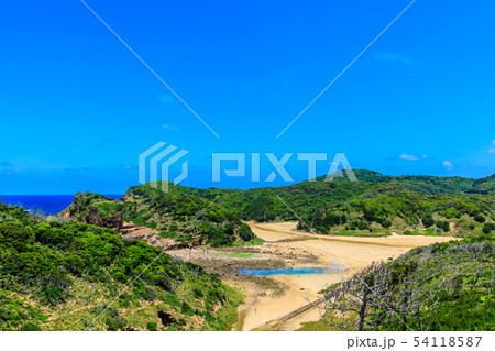 辰ノ島(見返り坂から海水浴場の眺め) 【長崎県壱岐市】 辰ノ島(見返り坂から海水浴場の眺め) 【長崎県壱岐市】 54118587