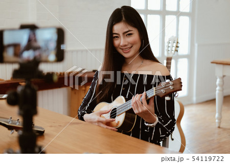 blogger live broadcasting music instrument tutorial on social media. vlogger recording online vlog video. blogger live broadcasting music instrument tutorial on social media. vlogger recording online vlog video. 54119722