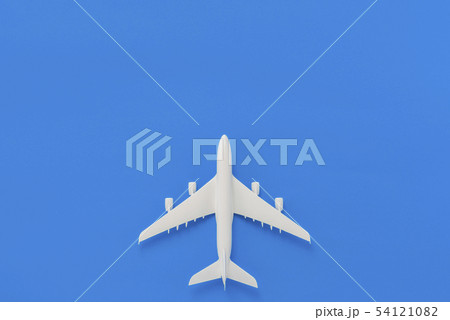 ミニチュアの飛行機 ブルーバック 54121082