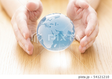 地球儀を持つ手 54121210