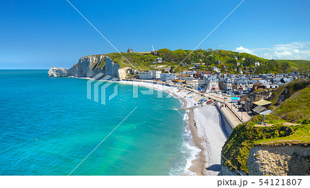 Picturesque panoramic landscape on the cliffs of Etretat. Natural amazing cliffs. Etretat, Normandy, 54121807
