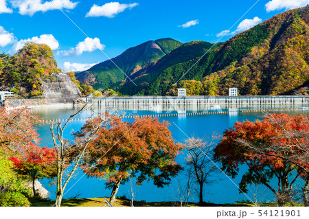 東京 奥多摩 紅葉の小河内ダム いこいの道からの眺望 東京 奥多摩 紅葉の小河内ダム いこいの道からの眺望 54121901
