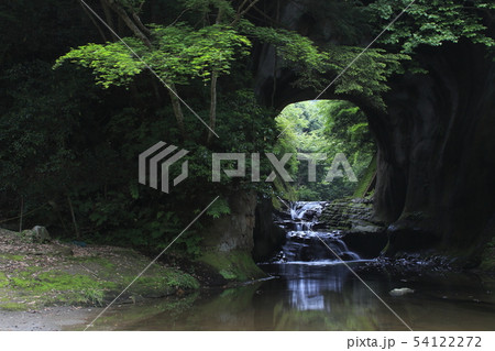 晩秋の清水渓流公園内、亀岩の洞窟 晩秋の清水渓流公園内、亀岩の洞窟 54122272