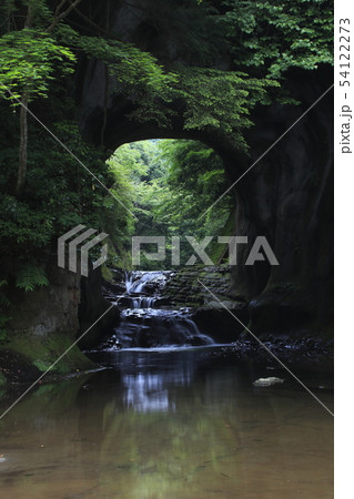 晩秋の清水渓流公園内、亀岩の洞窟 晩秋の清水渓流公園内、亀岩の洞窟 54122273