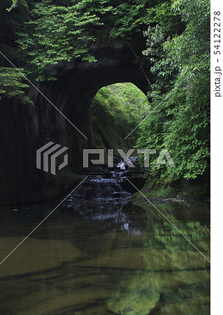 晩秋の清水渓流公園内、亀岩の洞窟 晩秋の清水渓流公園内、亀岩の洞窟 54122278