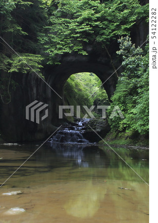 晩秋の清水渓流公園内、亀岩の洞窟 晩秋の清水渓流公園内、亀岩の洞窟 54122282