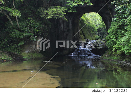 晩秋の清水渓流公園内、亀岩の洞窟 晩秋の清水渓流公園内、亀岩の洞窟 54122285
