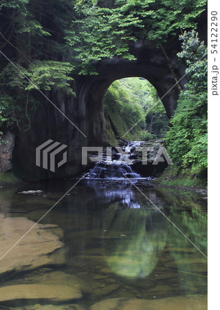 晩秋の清水渓流公園内、亀岩の洞窟 晩秋の清水渓流公園内、亀岩の洞窟 54122290