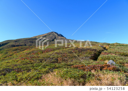 康新道から見た初秋の鳥海山 康新道から見た初秋の鳥海山 54123258