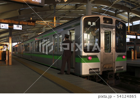 新潟駅：越後線始発のE127系 54124865