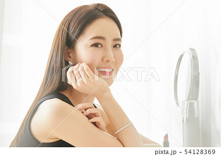 女性　ビューティー 54128369