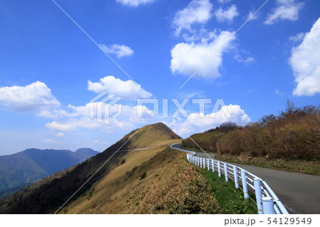 瓶ヶ森林道　天空へ続く道（高知県） 54129549