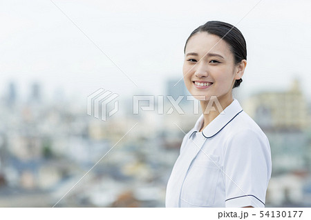 白衣 女性  54130177