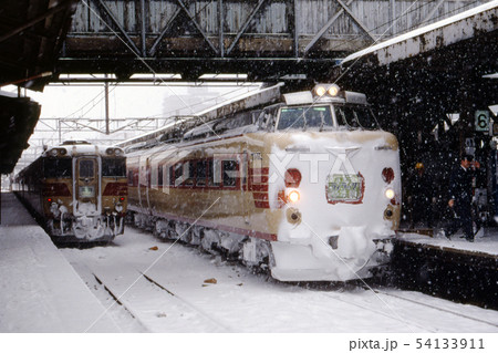 キハ80系と781系電車 54133911