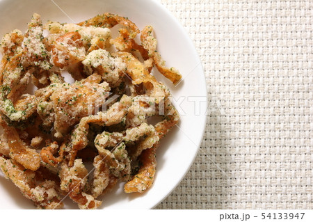 鶏皮の唐揚げ。 鶏皮の唐揚げ。 54133947