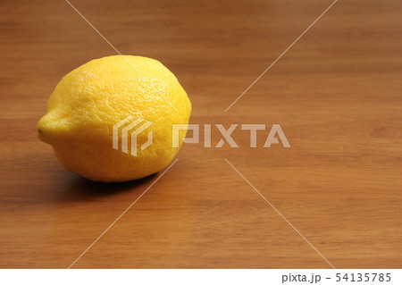 レモン1個 の写真素材