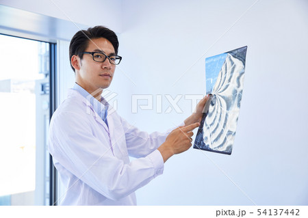 医療関係　医者　先生 54137442