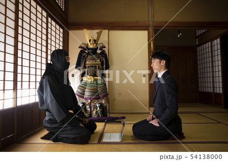 忍者とビジネスマン　産業スパイイメージ？ 54138000