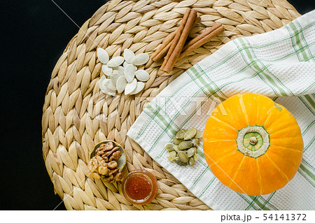 Small pumpkin with seeds, peeled seeds Small pumpkin with seeds, peeled seeds 54141372