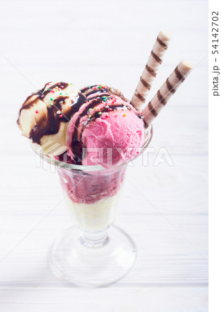 Ice creeam in sundae Ice creeam in sundae 54142702