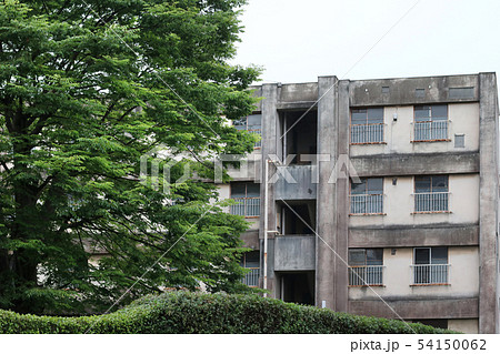 古い昭和のレトロなアパートや集合住宅 54150062
