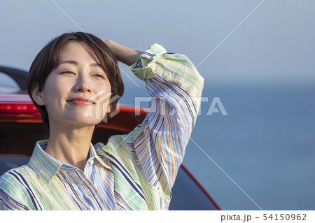 女性 海 車 リラックス 女性 海 車 リラックス 54150962