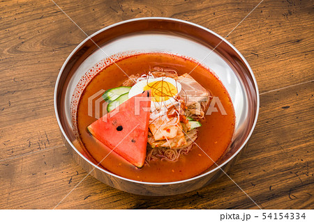 冷麺 Korean noodle dishes (naengmyeon) 冷麺 Korean noodle dishes (naengmyeon) 54154334