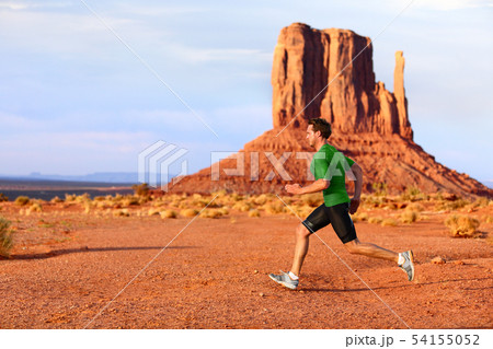 Running man sprinting in Monument Valley Running man sprinting in Monument Valley 54155052